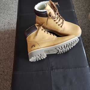 Upper Storm Mountain boot. Size (8) men